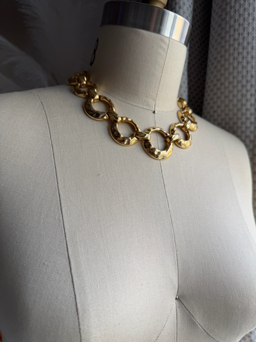Vintage | Hammered Chunky Textured Gold Link Circle Statement 17.5” Necklace - Picture 13 of 13